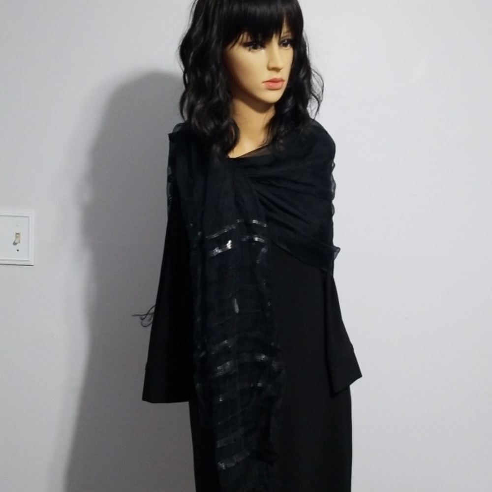 VAKKO Scarf with sequins